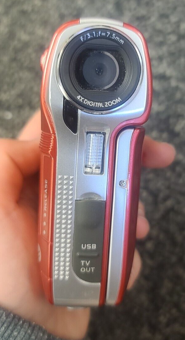 DXG -563V DIGITAL CAMCORDER 5.1 LCD VOICE USED RED 4X DIGITAL ZOOM w/8GB SD CARD2