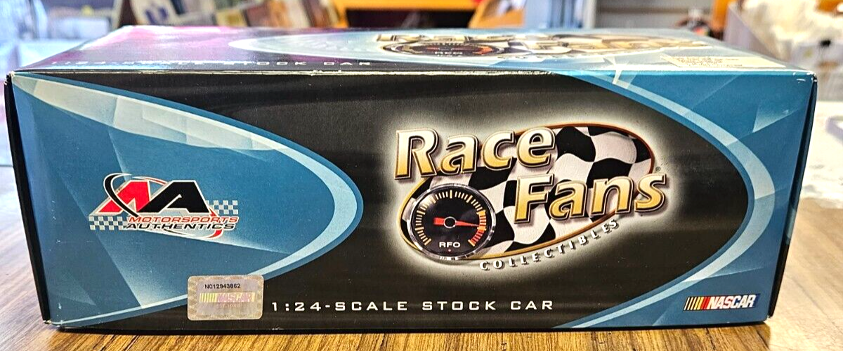 RACE FANS JOHN WAYNE 1:24 SCALE STOCK CAR used W/CAAERTIFICATE0