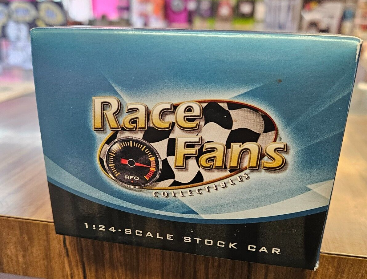 RACE FANS JOHN WAYNE 1:24 SCALE STOCK CAR used W/CAAERTIFICATE4